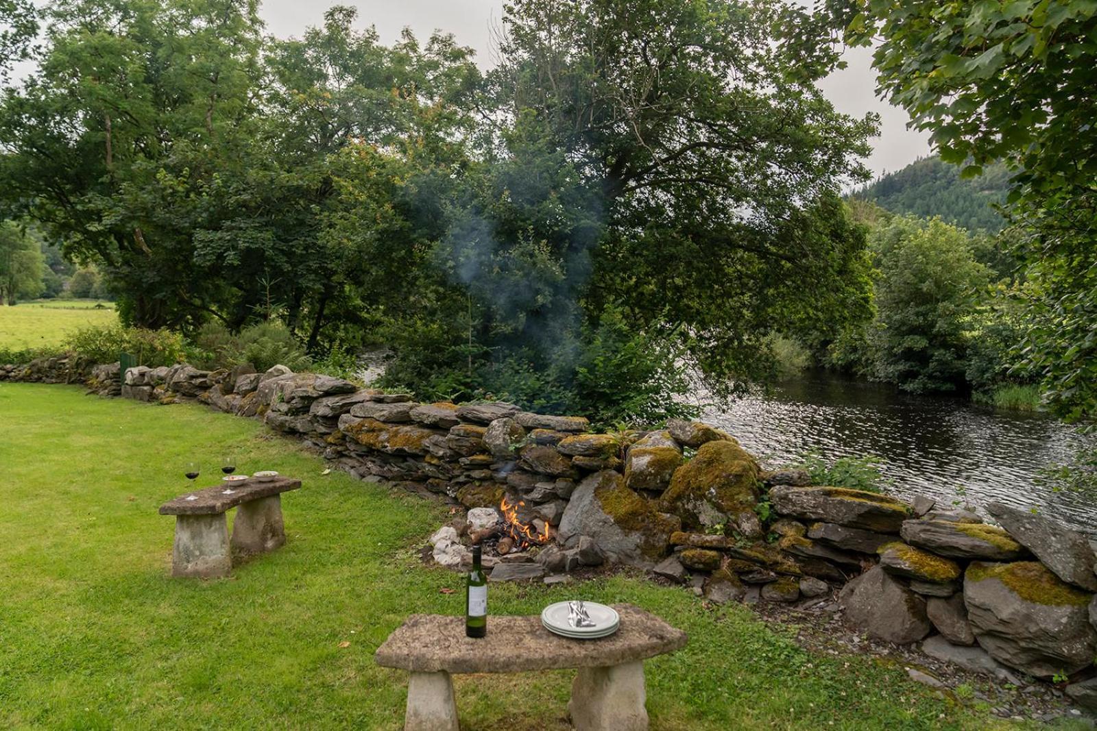 Glanrhyd Cottage ベトウス・ア・コーエド エクステリア 写真