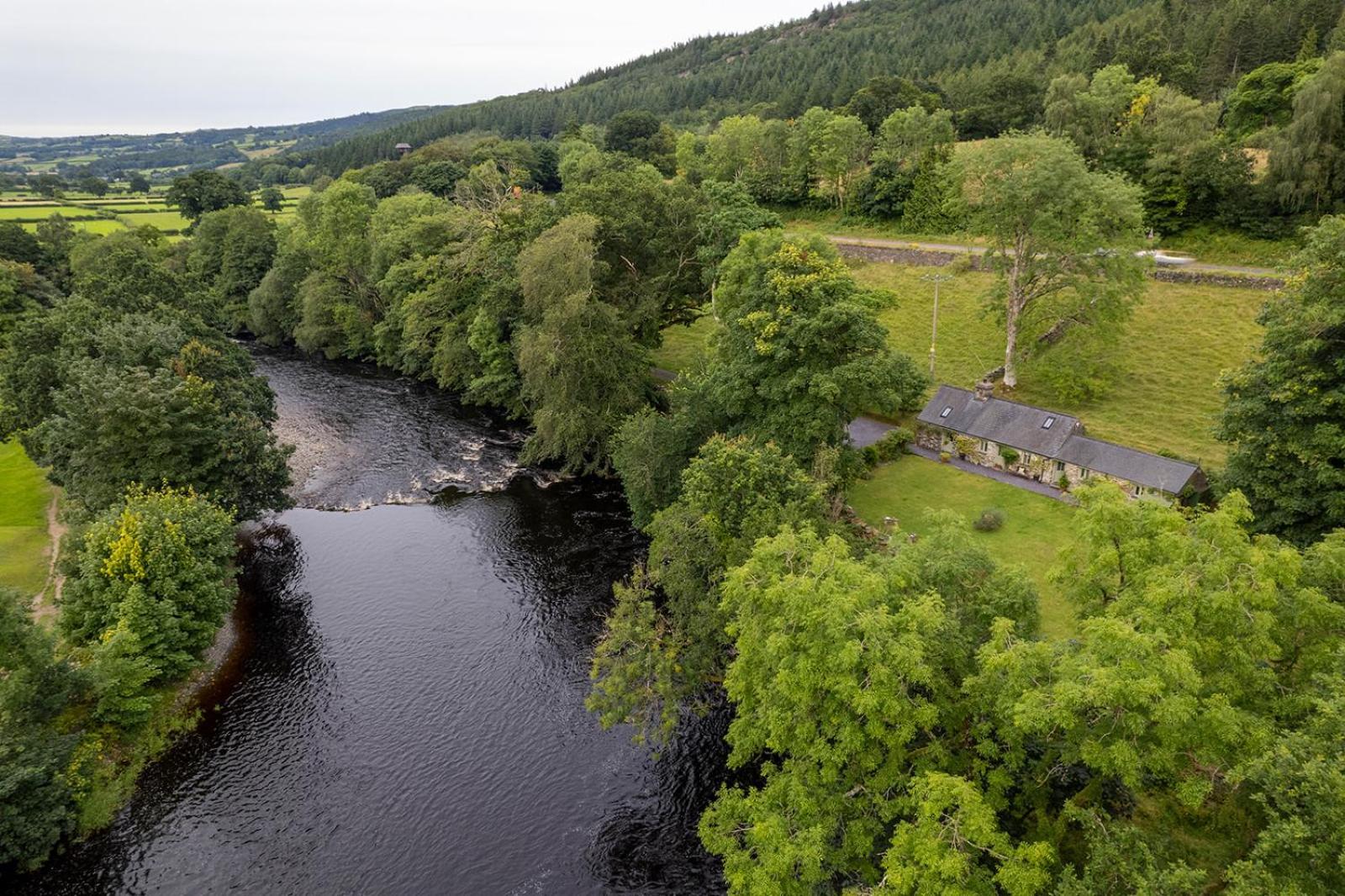 Glanrhyd Cottage ベトウス・ア・コーエド エクステリア 写真